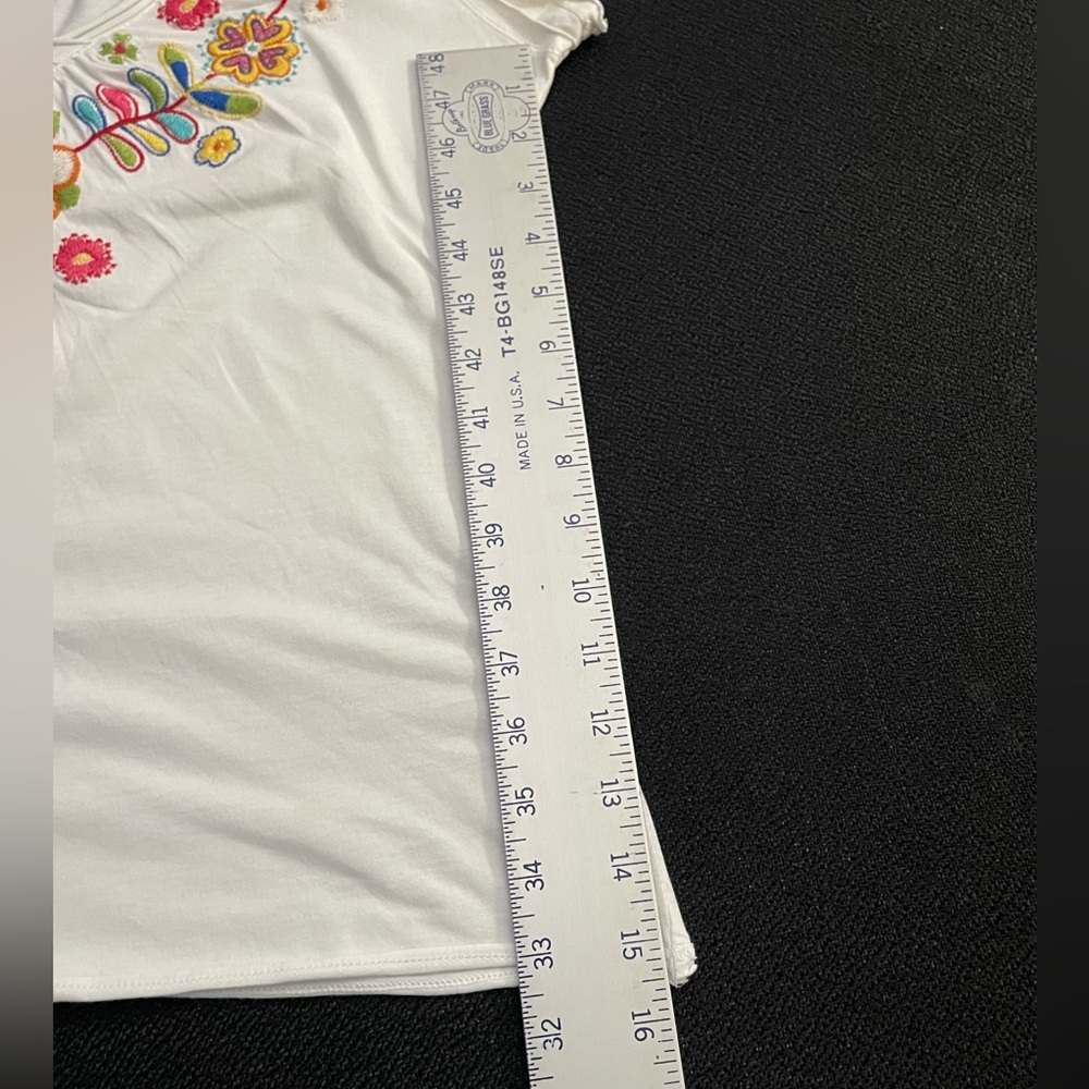 Johnny Was white v-neck Hinga tee w/ peacock & floral embroidery sz M (?) - Picture 8 of 9